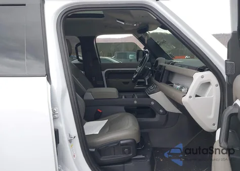 2023 Land Rover Defender 110 S z USA, uszkodzony, nr VIN SALEJ7EX6P2107465